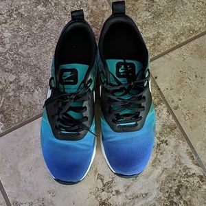 Very comfy look brand new Nikes